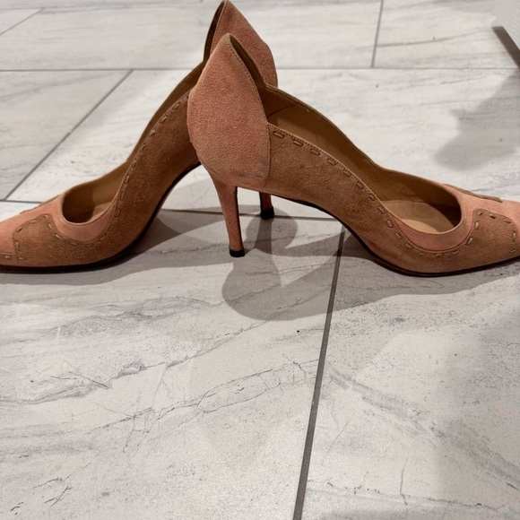 Manolo Blahnik Peachy Pink Suede Pointed-Toe Pumps - Picture 2 of 3